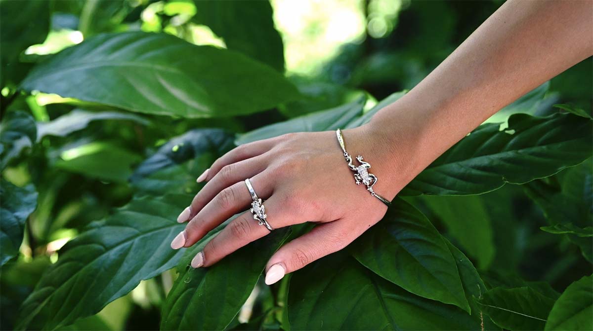 Pavé leaping coqui frog jewelry set in sterling silver