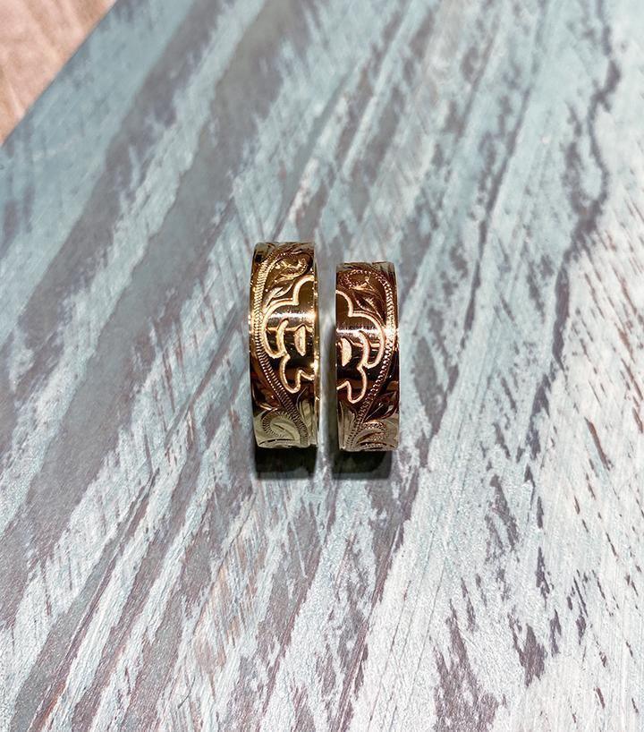 The picture shows a 14K yellow and rose gold sea turtle ring with half a sea turtle engraving.