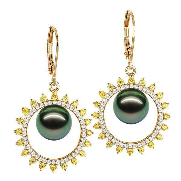 In this photo there is a pair of yellow gold sun earrings, with yellow and white diamonds and dark green pearls.