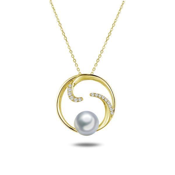 In this photo there is a yellow gold circle pendant with diamonds and one white Akoya pearl.