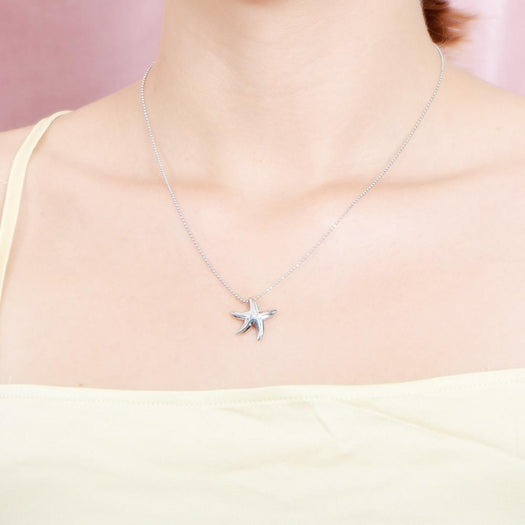 The picture shows a 925 sterling silver white gold vermeil starfish pendant with cubic zirconia.