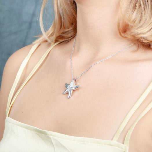 The picture shows a 925 sterling silver white gold vermeil starfish pendant with cubic zirconia.