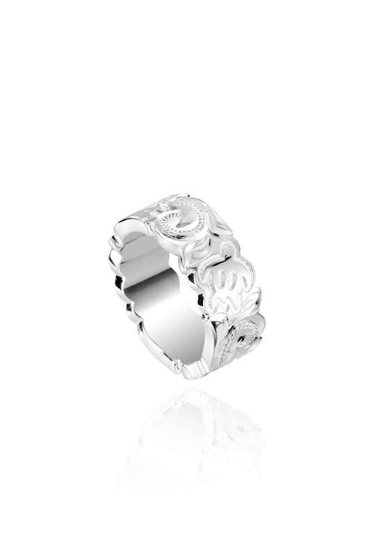 The picture shows a 925 sterling silver 8 mm ring with hand engravings including sea turtles.