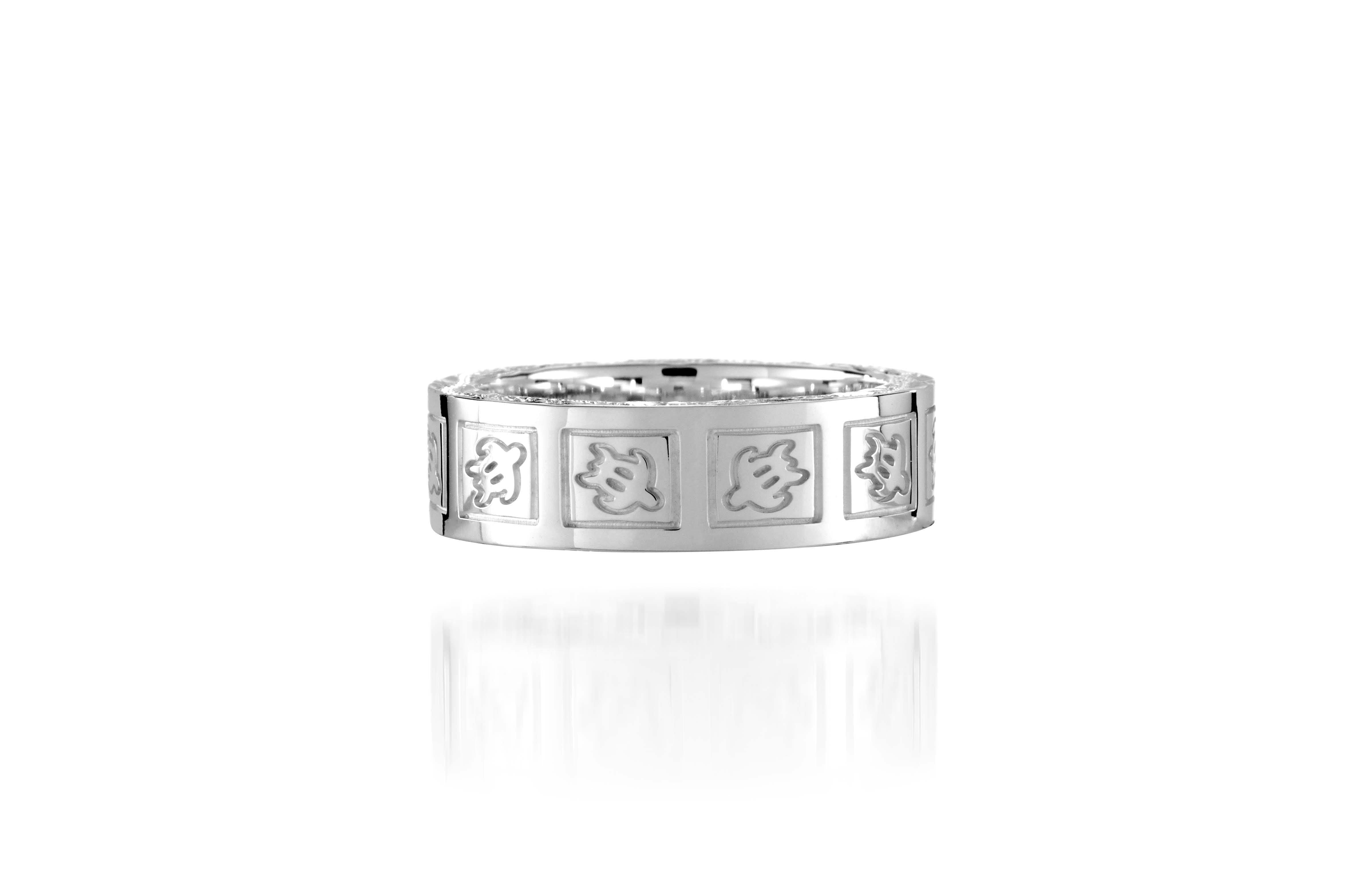 The picture shows a 925 sterling silver 6mm ring with hand engravings including sea turtles