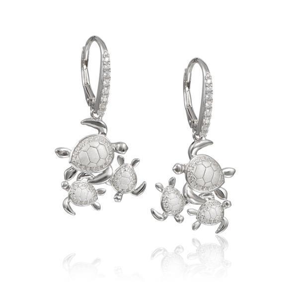 The picture shows a pair of 925 sterling silver three sea turtle earrings with topaz.
