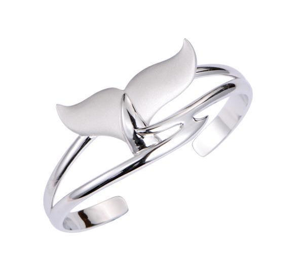 The picture shows a 925 sterling silver whale tail bangle.